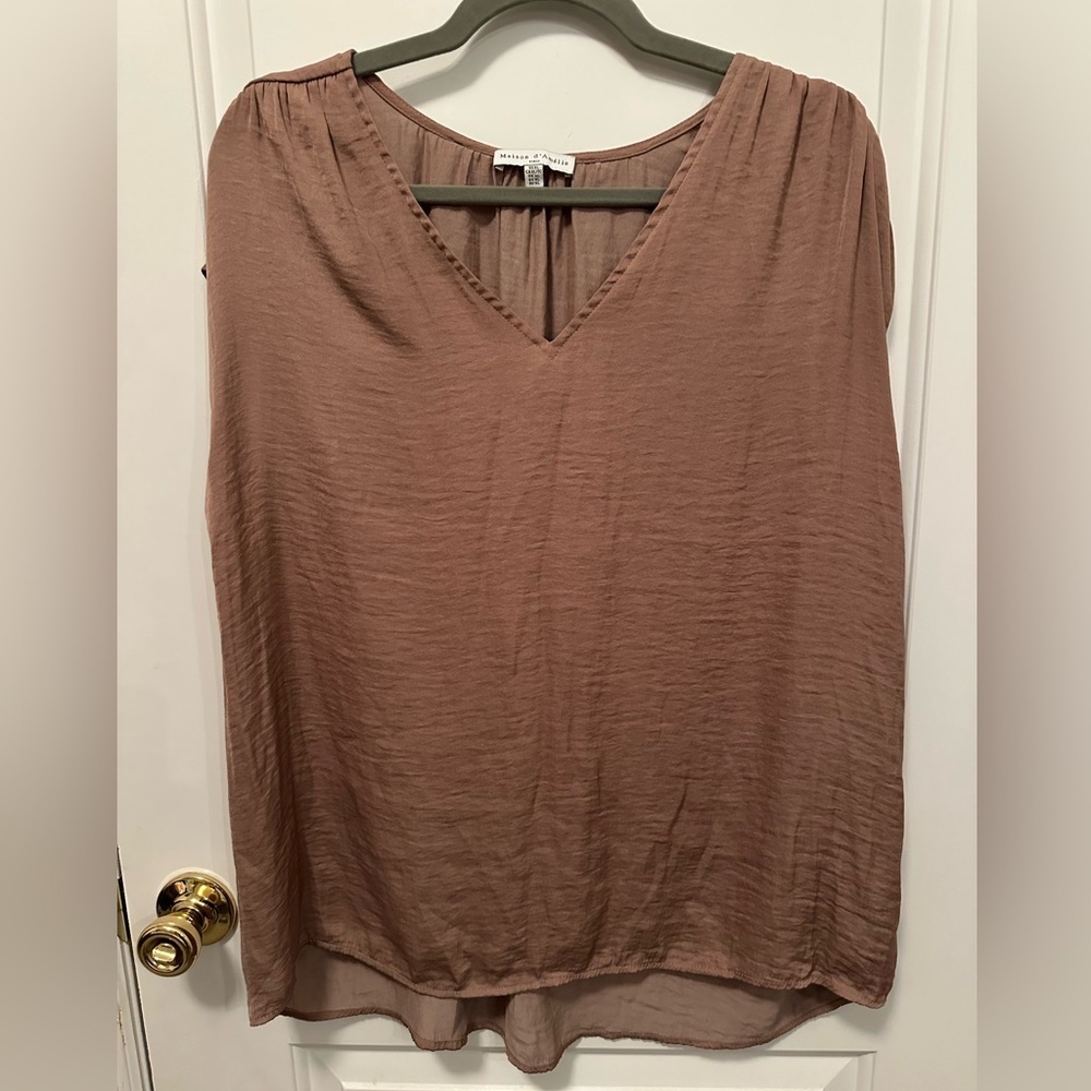Madison d’Amélie V-Neck Blouse